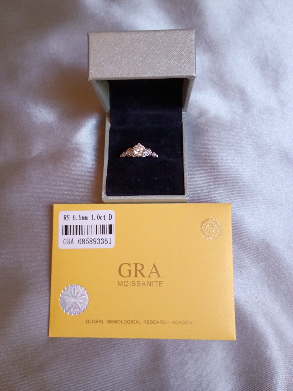 Fahonie Moissanite Women's 1CT D Color VVS1 Clarity, Round Cut Size 8 - Picture 6 of 8